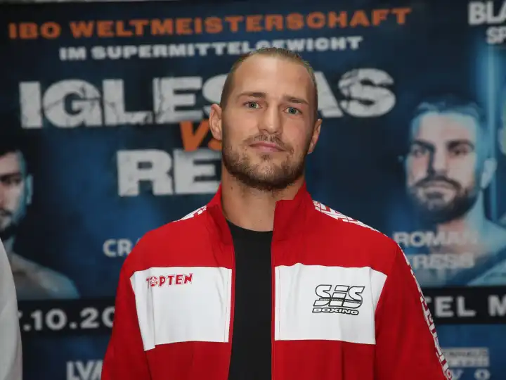 Herausforderer Super-Mittelgewichts Boxer Artur Reis SES-Boxing bei Pressekonferenz von SES-Boxing am 04.10.2023 in Magdeburg