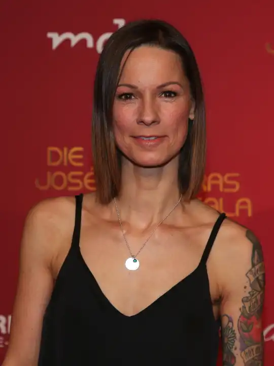 österreichische Pop-Rock-Sängerin Christina Stürmer bei 29. Jose Carreras Gala 2023 am 14.12.2023 in Media City Leipzig