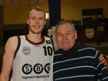 Former Soviet-Lithuanian basketball legend Modestas Juozapas Paulauskas with son of Modestas Paulauskas at SBB Baskets in Wolmirstedt on 23.12.2023