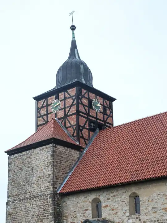 Evangelische Dorfkirche St. Thomas in Pretzien im Salzlandkreis (Sachsen-Anhalt) am 05.01.2024