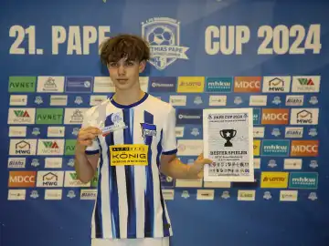 Award Best Player Kennet Eichhorn (Hertha BSC U15) at the 21st Pape Cup 2024 at GETEC Arena Magdeburg