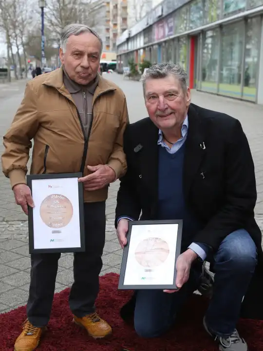 Double Olympic rowing champions Georg Spohr and Friedrich-Wilhelm Ulrich (both SC Magdeburg) at the unveiling of the base plate on the Magdeburg Sports Walk of Fame on 15.03.2024