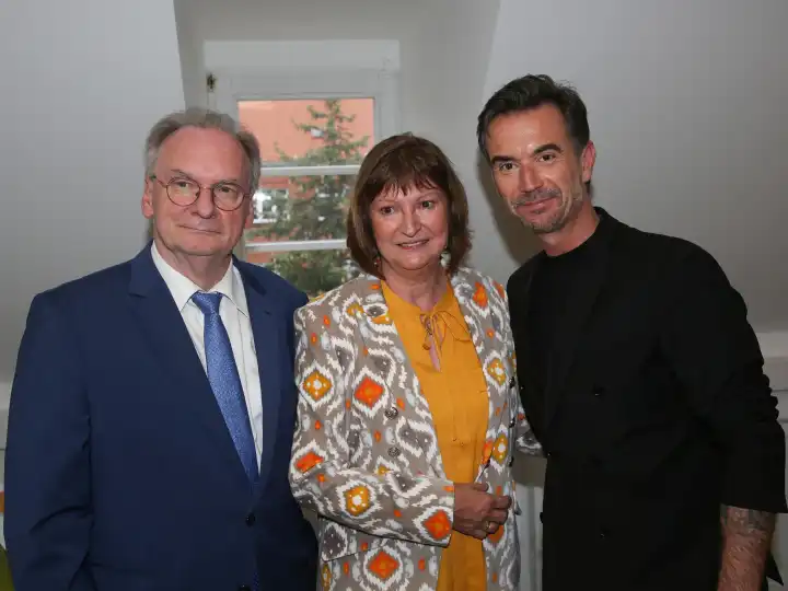 German showmaster Florian Silbereisen and MP Dr. Reiner Haseloff with his wife Gabriele at the children's hospice Pfeiffersche Stiftungen Magdeburg in the music and sensory room "Florian Silbereisen" on 05.04.2024