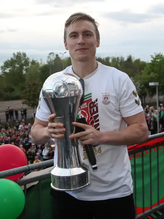 Icelandic handball player Gisli Kristjansson (SC Magdeburg) with trophy at the reception of the current DHB Cup winner 2024 SC Magdeburg on 15.04.2024 at the GETEC Arena Magdeburg