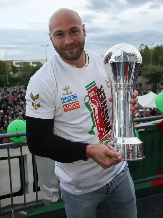 Swedish handball player Oscar Bergendahl (SC Magdeburg) with trophy at the reception of the current DHB Cup winner 2024 SC Magdeburg on 15.04.2024 at the GETEC Arena Magdeburg