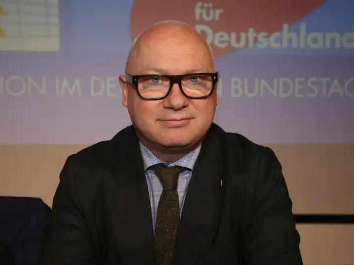 deutscher Politiker Oliver Kirchner Vorsitzender der AfD-Fraktion im Landtag Sachsen-Anhalt beim Bürgerdialog am 26.04.2024 in der Location halber85 in Magdeburg