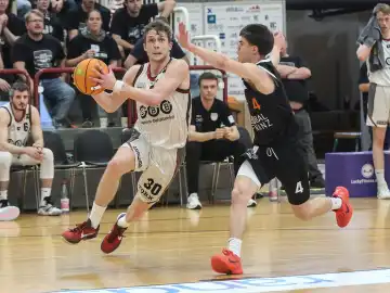 Duel between Marc William Friederici (SBB Baskets) and Marko Rosic (Dragons Rhöndorf) in the play-off quarter-final between SBB Baskets and Dragons Rhöndorf on 28.04.2024