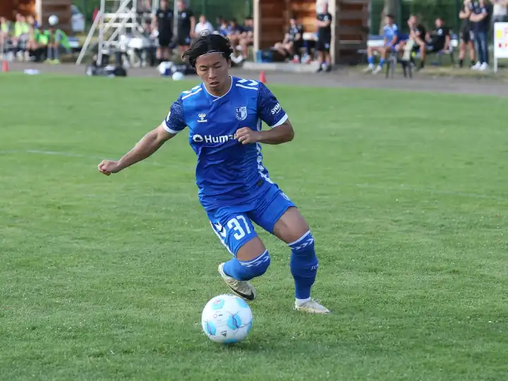 japanischer Fußballspieler Tatsuya Ito 1.FC Magdeburg 2.Fußball Bundesliga Saison 2024-25 Testspiel beim Blau Weiss Loburg am 26.06.2024 in Loburg