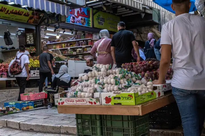 Jerusalem, Israel - Marktszenen in den engen Gassen von Ost-Jerusalem