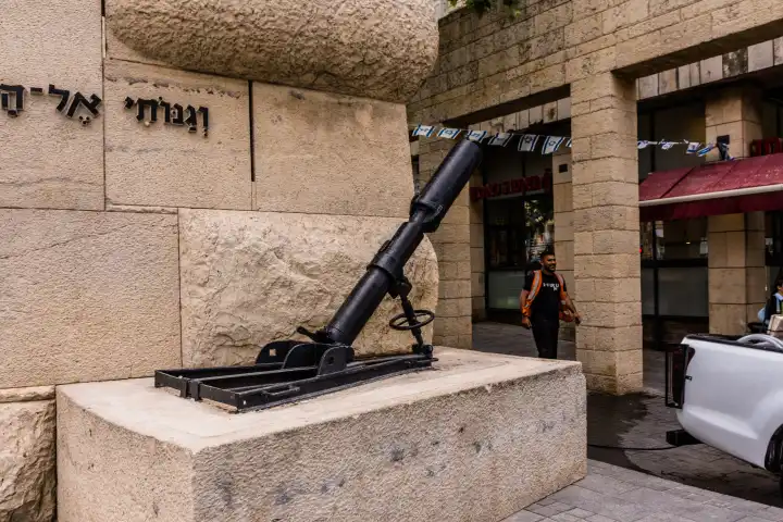 Davidka Denkmal in Jerusalem am Kikar Haherut Platz. Die Davidka war ein selbstgebauter israelischer Mörser, der im Palästinakrieg 1947-1949 in Safed und Jerusalem eingesetzt wurde.