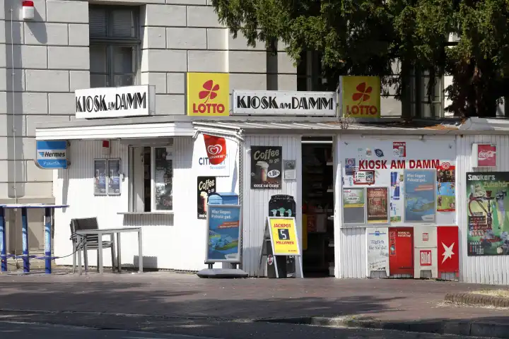 Kiosk, Zeitungen, Lottoannahmestelle, Oldenburg in Oldenburg, Niedersachsen, Deutschland