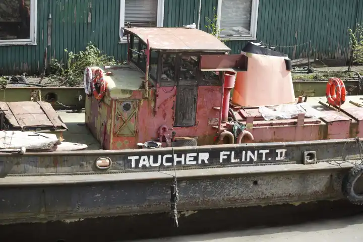 Historischeses Schiff Taucher Flint II, Schlepper und Taucherschiff, Hamburg, Deutschland