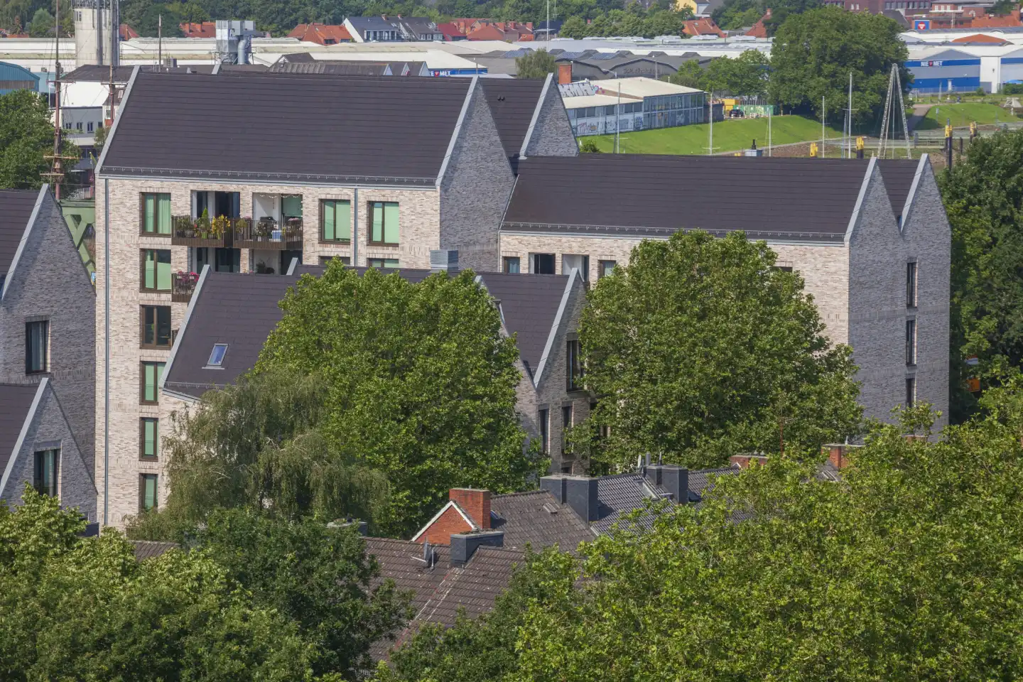 Modern residential buildings with roofs from the Volgelschau, Bremen, Germany, Europe