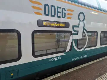 A train of the ODEG ("Ostdeutsche Eisenbahn GmbH") towards Frankfurt (Oder)
