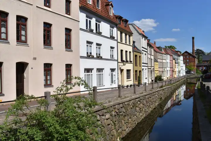 Häuserzeile am Wasser in Wismar