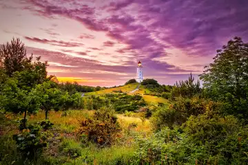 Leuchtturm im sommerlichen Sonnenuntergang auf der Insel Hiddensee