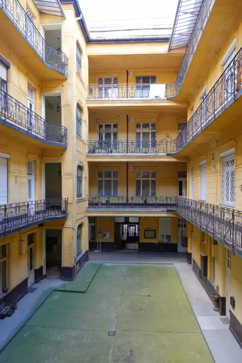 Budapest, Wohnhaus Dembinszky u 44 von Gyula Fodor