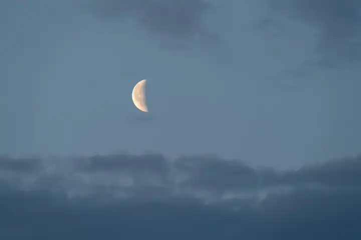 Abendhimmel mit Mond