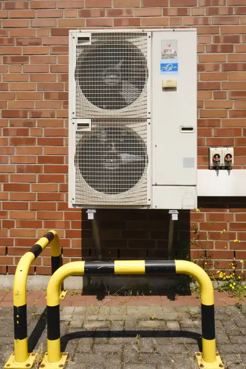 Gerät für Klimaanlage an einer Hauswand, Nordrhein-Westfalen, Deutschland, Europa