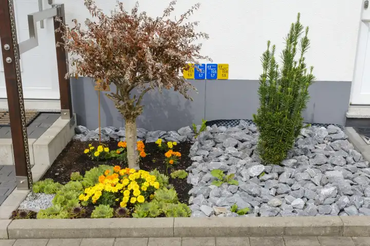 Moderner Vorgarten mit Schottersteinen, Nordrhein-Westfalen, Deutschland, Europa