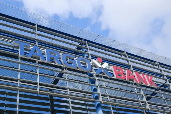 Targo Bank, Schrift und Logo an der Fassade,  Nordrhein-Westfalen, Deutschland, Europa