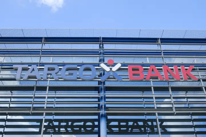 Targo Bank, Schrift und Logo an der Fassade,  Nordrhein-Westfalen, Deutschland, Europa