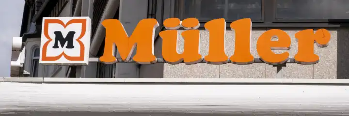 Müller, drugstore, writing and logo on the facade, North Rhine-Westphalia, Germany, Europe