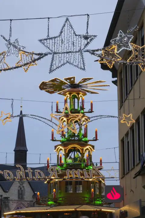 Illuminated Christmas pyramid at the market, Christmas market, Blue hour, Paderborn, Westphalia, North Rhine-Westphalia, Germany, Europe