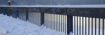 Zaun mit Schnee, Meschede, Sauerland, Nordrhein-Westfalen, Deutschland, Europa