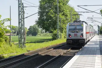 Intercity, IC, double-decker coach, Deutsche Bahn, Methler stop, Kamen, North Rhine-Westphalia, Germany, Europe