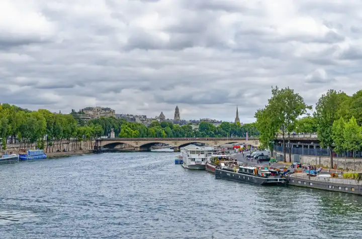 River Seine and Eiffel Tower, Paris, Ile de France, France