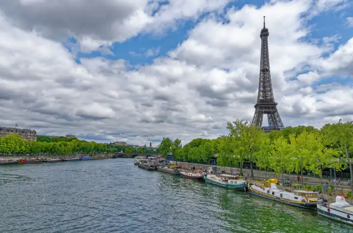 River Seine and Eiffel Tower, Paris, Ile de France, France