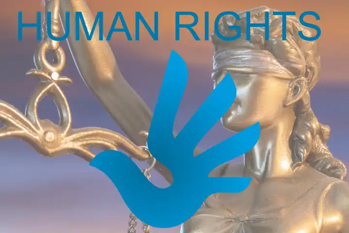 Symbolbild Menschenrechte: Gemeinfreies Human-Rights-Logo, das Wort Human Rights und eine Justitia im Hintergrund