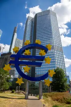 Euro sculpture in Frankfurt am Main