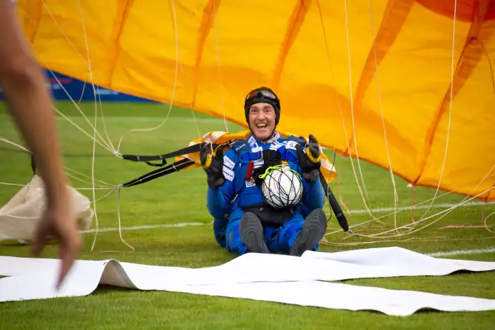 Fistball World Championship from 22.07. to 29.07.2023 in Mannheim: Here the former world class gymnast and passionate skydiver Eberhard Gienger lands with his parachute during the opening ceremony in the Rhein-Neckar-Stadion