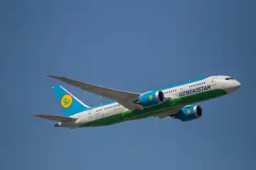 A passenger plane of the Uzbek airline Uzbekistan Airlines takes off from Frankfurt airport