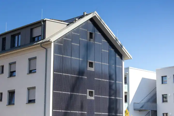 Apartmentgebäude mit Solarfassade im FRANKLIN, einem ehemaligen US-Wohnquartier in Mannheim