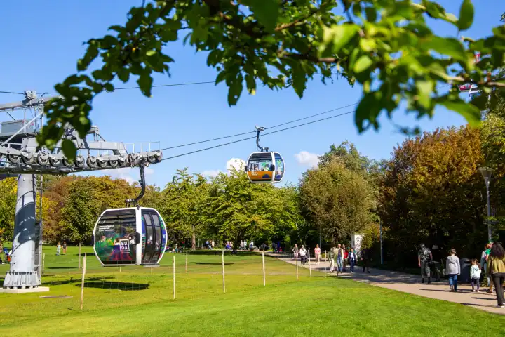 BUGA (Bundesgartenschau) Mannheim 2023: Die Seilbahn verbindet die beiden Ausstellungsgelände Luisenpark und Spinellipark miteinander
