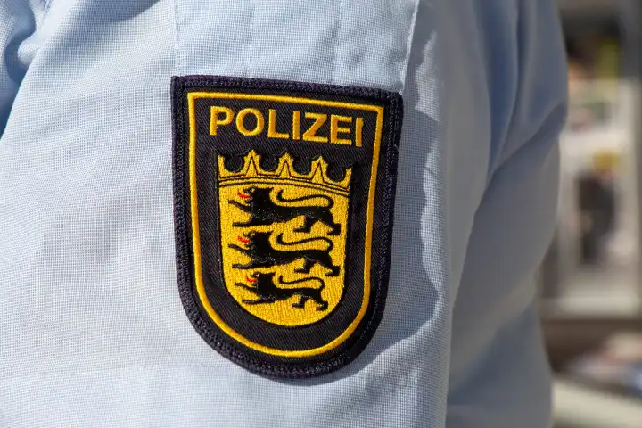 Landeswappen von Baden-Württemberg auf dem Hemd eines Polizisten