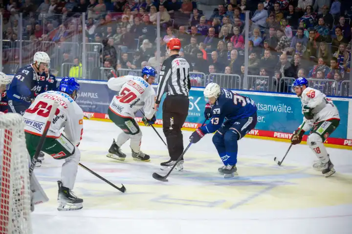 Spielszene Adler Mannheim gegen Augsburg Panther (PENNY DEL; Deutsche Eishockey Liga)