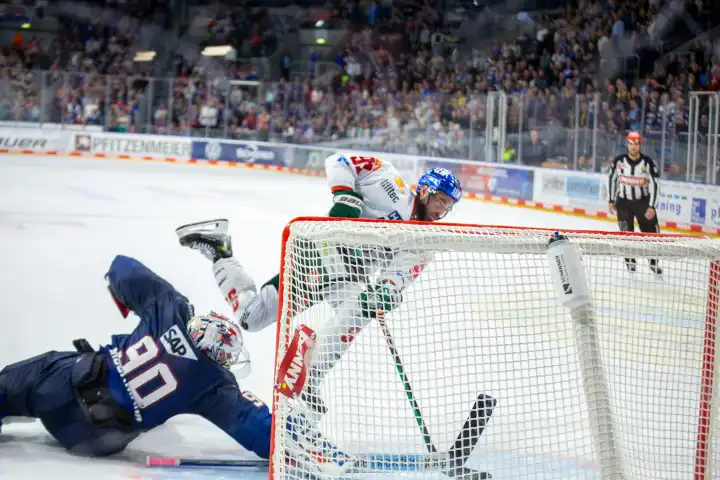 Game scene Adler Mannheim vs. Augsburg Panther (PENNY DEL; German Ice Hockey League)