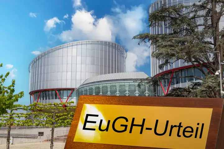 Europäischer Gerichtshof für Menschenrechte in Straßburg und Schild mit der deutschen Abkürzung EuGH (Composing)