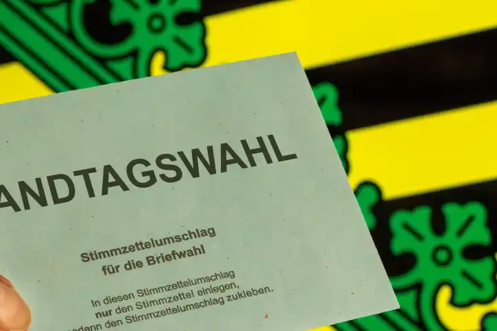Icon image of Saxony state elections: Envelope for postal vote in front of the coat of arms of Saxony. The next state election will take place in September 2024