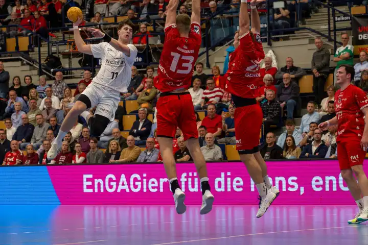 09.04.04.2024, 2. HBL, Handball-Bundesliga, 28. Spieltag): Eulen Ludwigshafen gegen TSV Bayer-Dormagen (Endstand 30:27). Lucas Rehfus (11, Bayer Dormagen) zieht ab