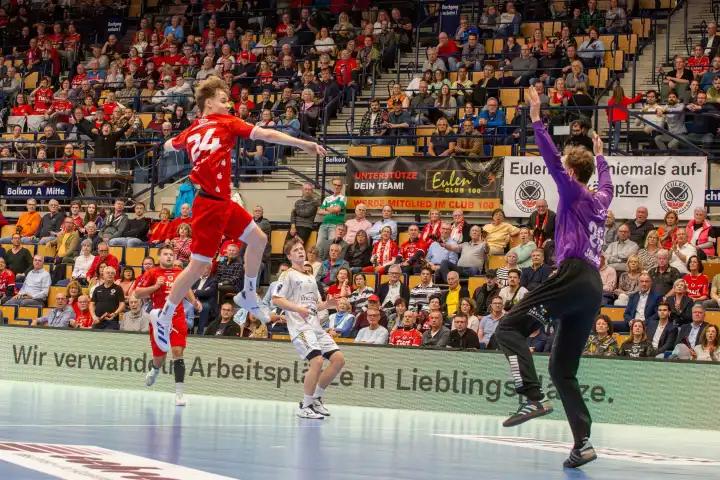 09.04.04.2024, 2. HBL, Handball-Bundesliga, 28. Spieltag): Eulen Ludwigshafen gegen TSV Bayer-Dormagen (Endstand 30:27). Theo Straub (24, Eulen Ludwigshafen) zieht ab