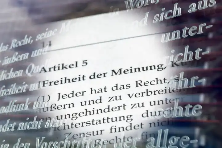 Symbolic image of freedom of opinion in Germany: excerpt from Article 5 of the Basic Law