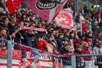 Kaiserslautern, 20.04.2024: The fans of SV Wehen Wiesbaden celebrate their team's draw after the match. As a result, the gap to the relegation places was maintained