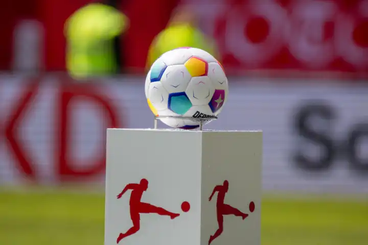 Kaiserslautern, April 20, 2024: Close-up of the Derbystar Bundesliga Brillant APS, the official match ball of the Bundesliga and Bundesliga 2 in the 2023/2024 season