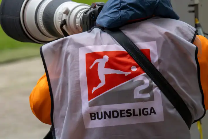 20. April 2024, Kaiserslautern: Fotograf bei einem Spiel der 2. Fußball-Bundesliga