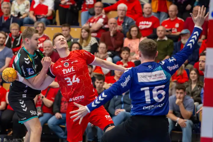 26.04.2024, 2nd HBL (German Handball League), Matchday 30: Eulen Ludwigshafen against TuSEM Essen (Final score 32:37). Foul on Sebastian Trost (34, Owls Ludwigshafen). The subsequent seven-meter penalty leads to a goal